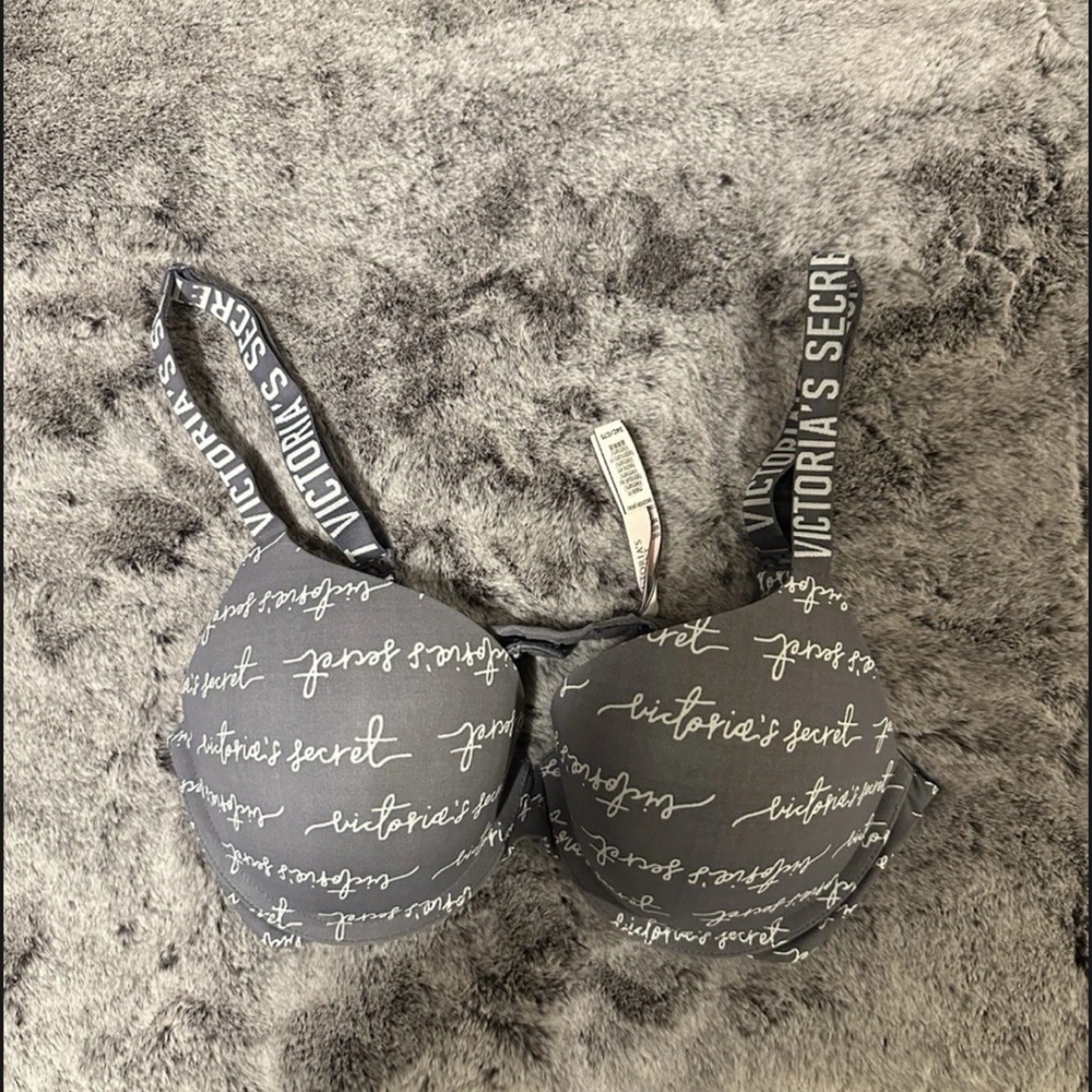 Victoria Secret T Shirt Push Up Bra 34C